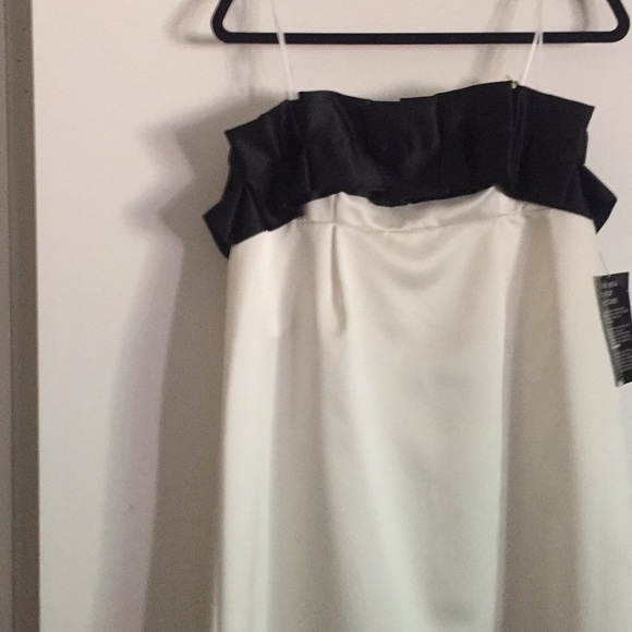 Dress - Picture 7 of 8